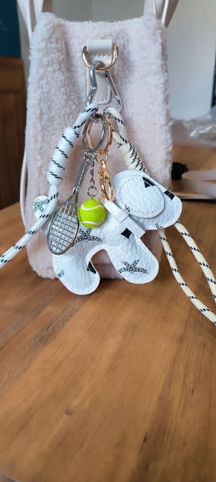Gri-gri de sac porte clés chien blanc tennis - photo numéro 2