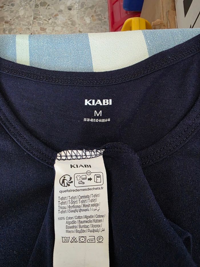 Tee-shirt, marine, en coton, en excellent état, largeur d'épaule 35cm, largeur sous bras 44cm, longueur 60cm, marque Kiabi =5€ - photo numéro 7