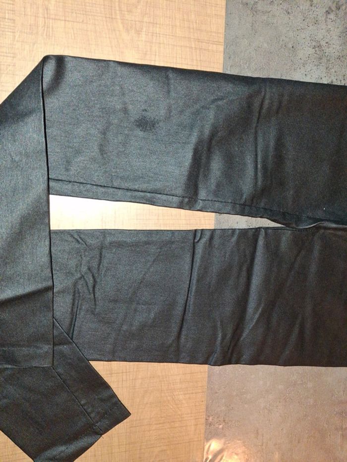 Legging simili cuir 🩶 - photo numéro 3