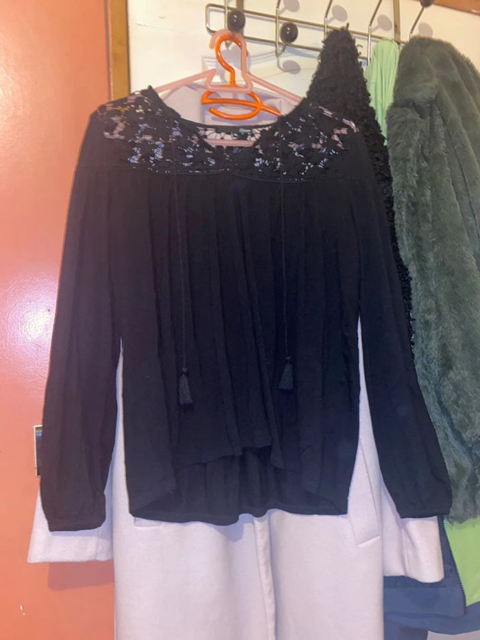 Blouse noir a dentelle