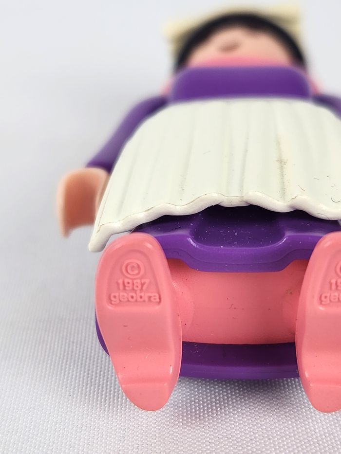 Figurine Playmobil Servante / Domestique - Set Maison Victorienne 5324 - photo numéro 6