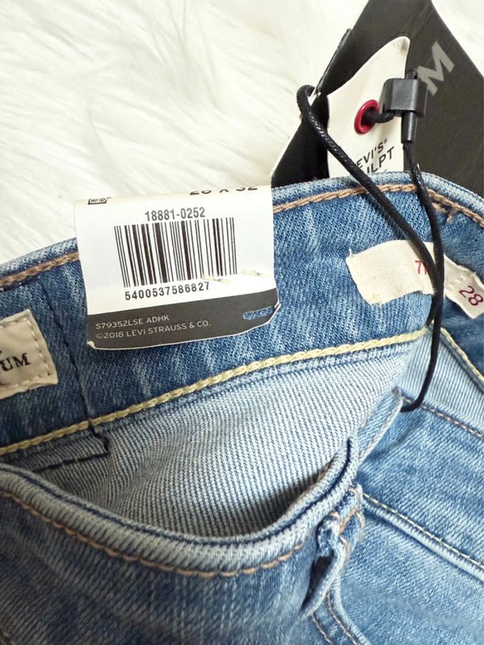 Jean Levi’s 711 Skinny – Taille 28/32 – Bleu clair – Neuf avec étiquette - photo numéro 2