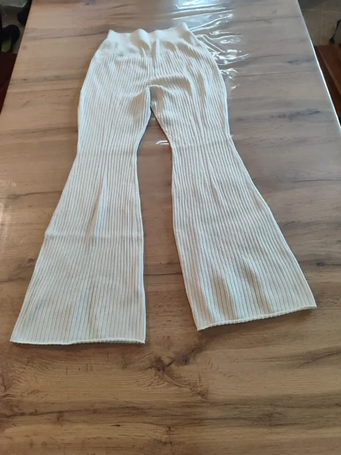 Pantalon Uniqlo crème Taille XS. Le basique chic et tout confort ! - photo numéro 3