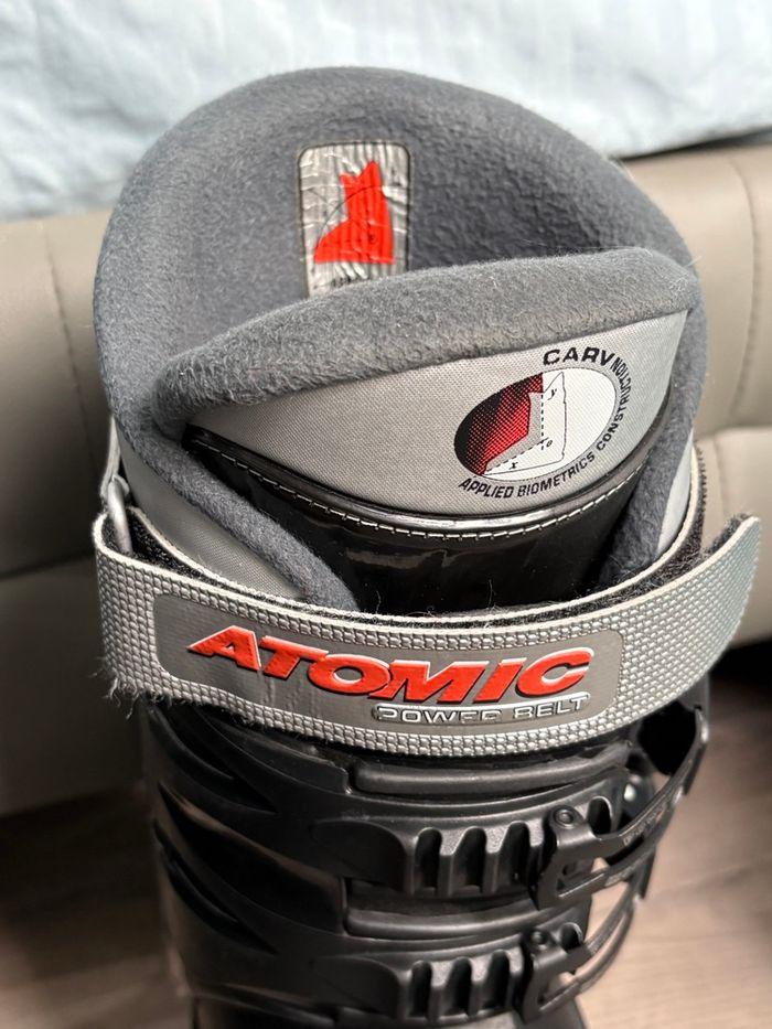 Paire de chaussures de ski noir Atomic Betaflex Quechua Décathlon modèle 9.05 ISO 5355 avec housse de rangement et notice - Taille 45 - photo numéro 4