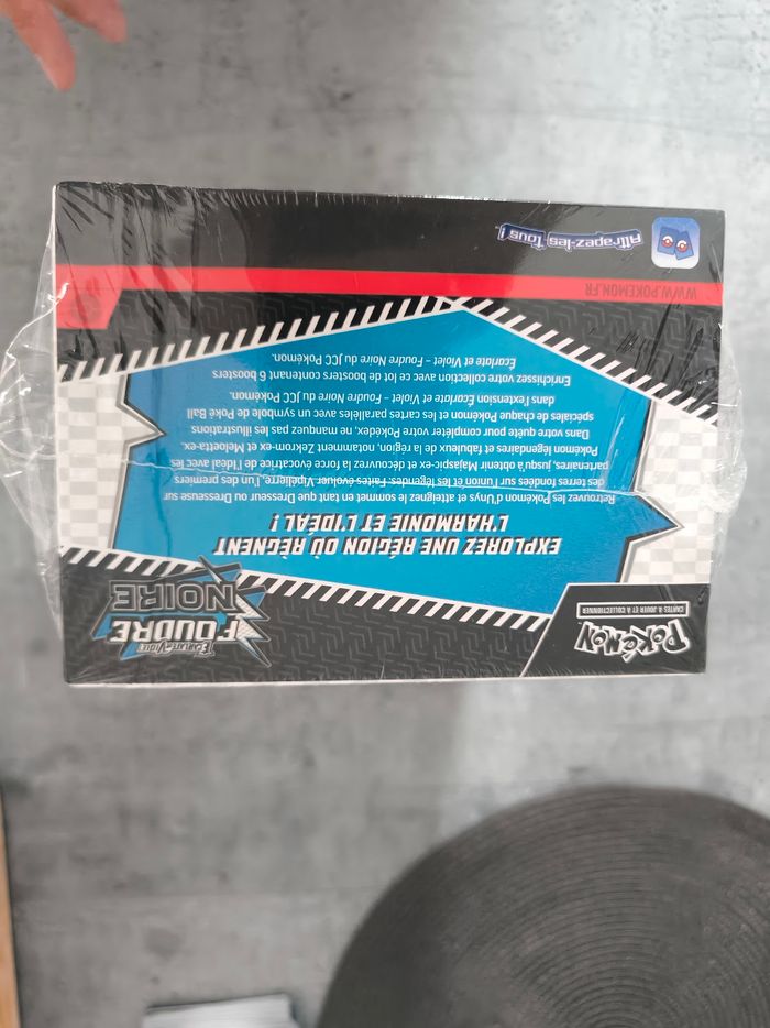 Display de bundle pokemon Foudre noire 10.5 - photo numéro 2