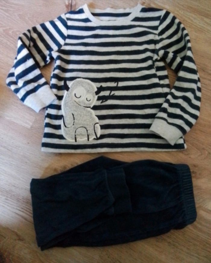 Pyjamas et peignoir garçon 4 ans bon état - photo numéro 2