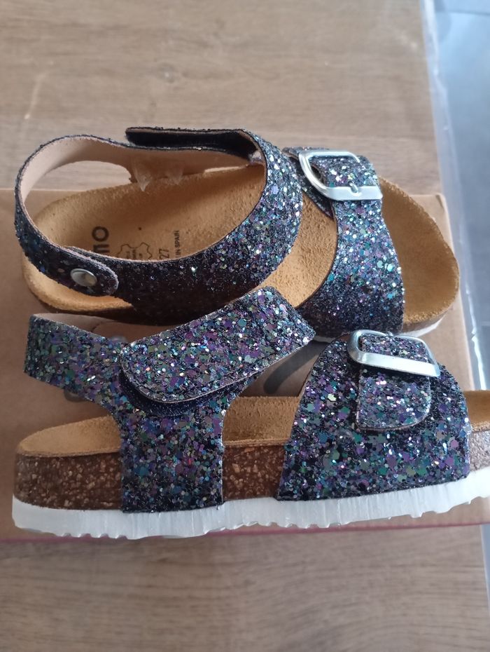 Magnifique sandales neuves pour fille en taille 27 - photo numéro 4