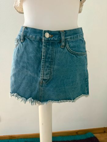 Jupe en jean en très bon état taille 38 mango