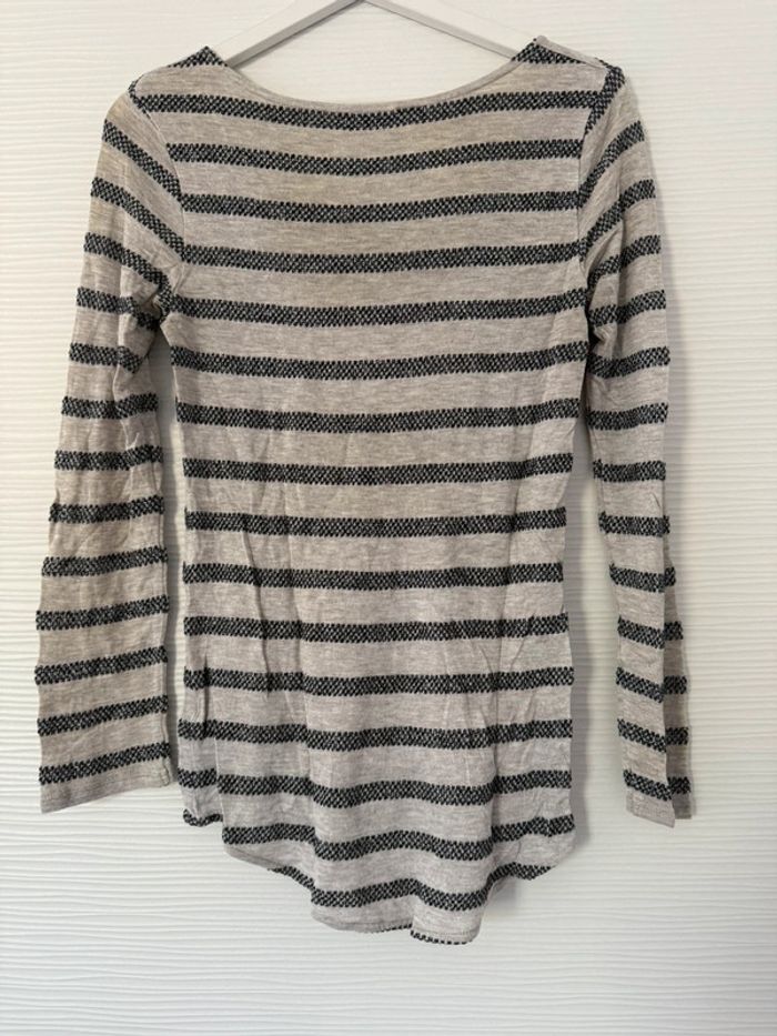 Pull fin t-shirt manches longues beige taupe rayures horizontales bleues col rond - photo numéro 4
