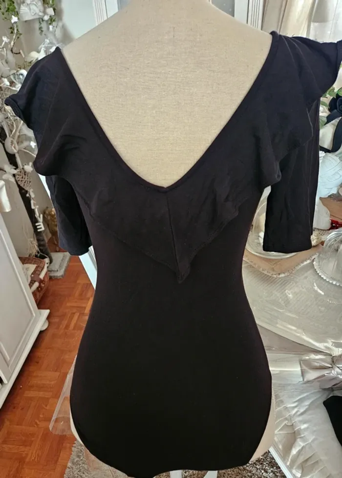 Body noir volanté H & M Taille S ( plutôt 38/40)Neuf - photo numéro 3