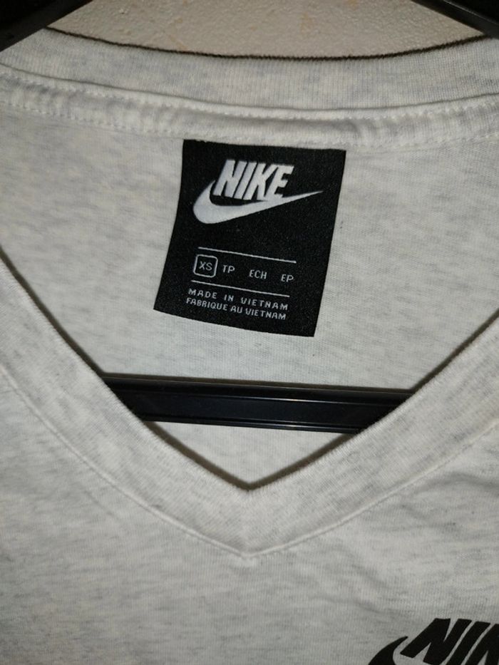 T-shirt col V - photo numéro 3