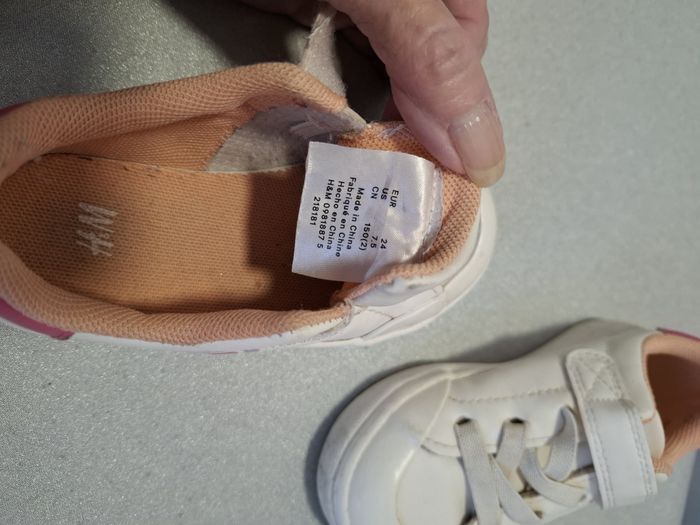 Jolies baskets fille H&M 24 lacets élastiques + scratch blanche/rose très bon état - photo numéro 6