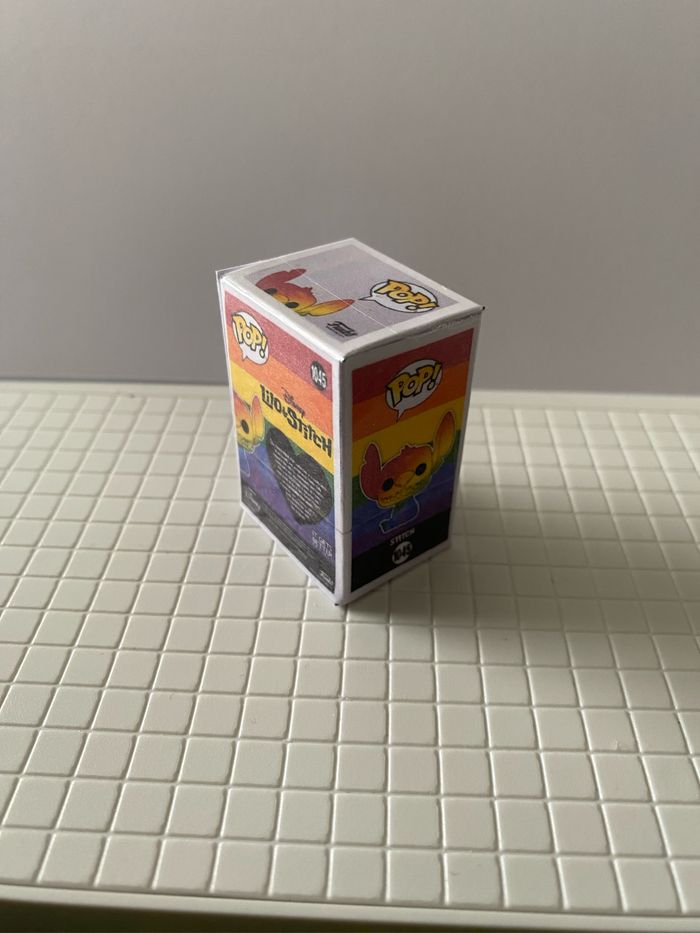 Pop miniature Stitch disney fierté rainbow 1045 - photo numéro 3