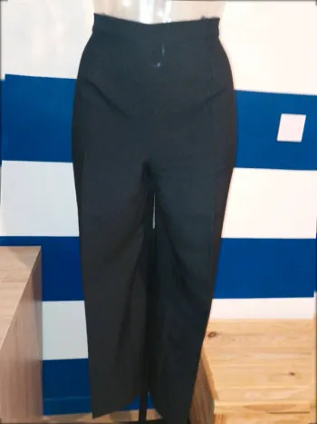 Joli pantalon à pinces noir neuf femme taille 42