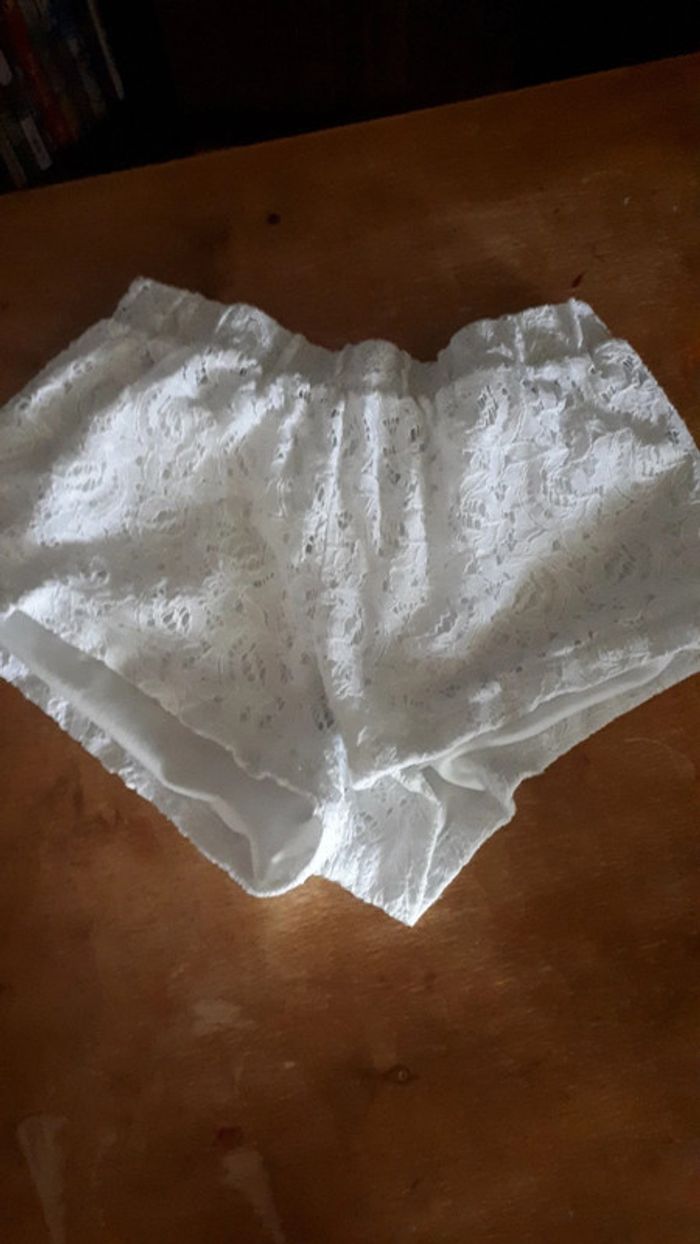 short dentelle entierement doublé