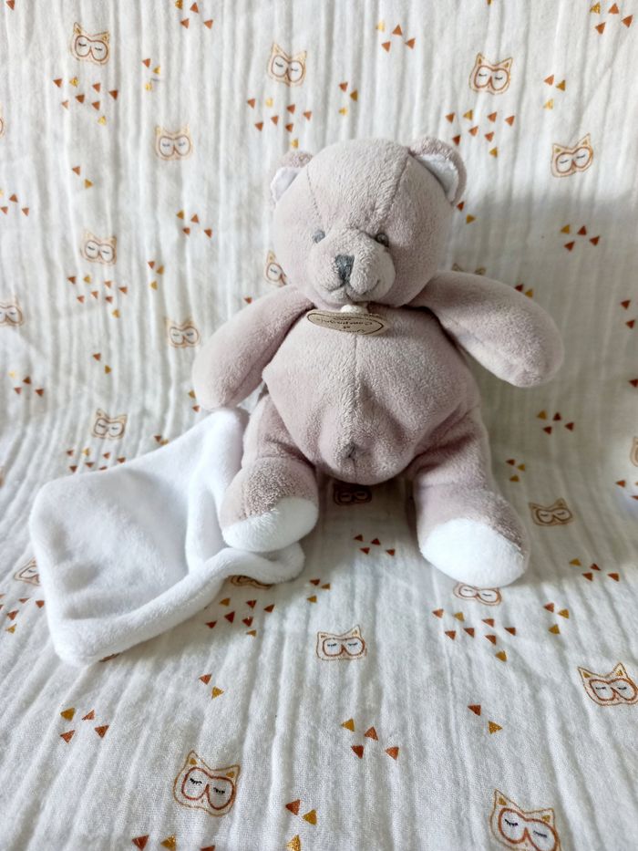Doudou et compagnie ours mouchoir