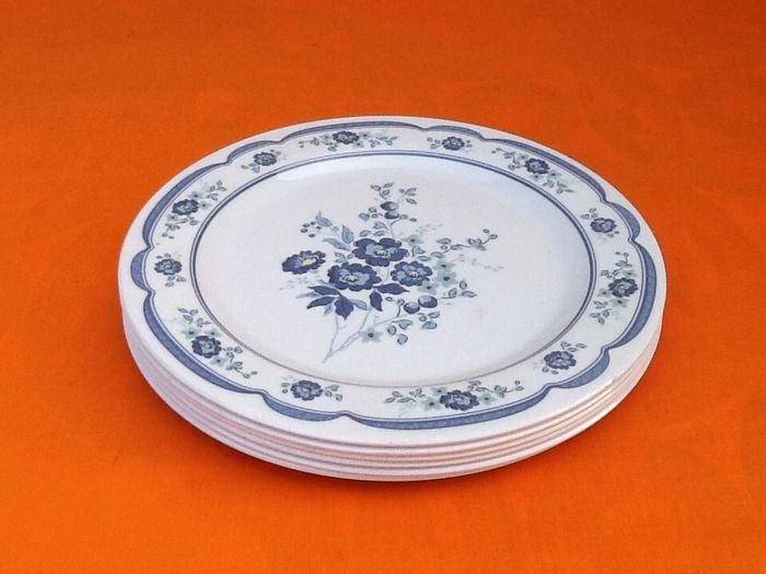 6 Assiettes plates / 1 Plat de service (plastique)  Décor floral  Assiette plate (plastique) - photo numéro 6