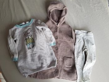 Donne lot vêtement fille 18 mois