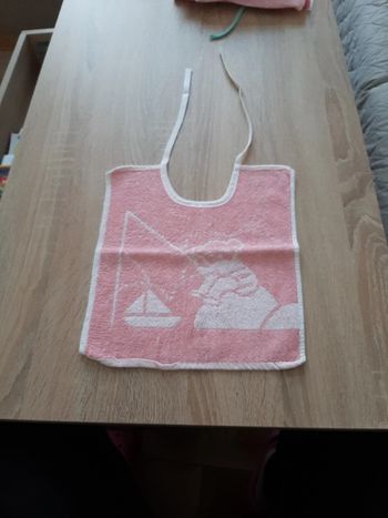 Bavoir rose et blanc neuf