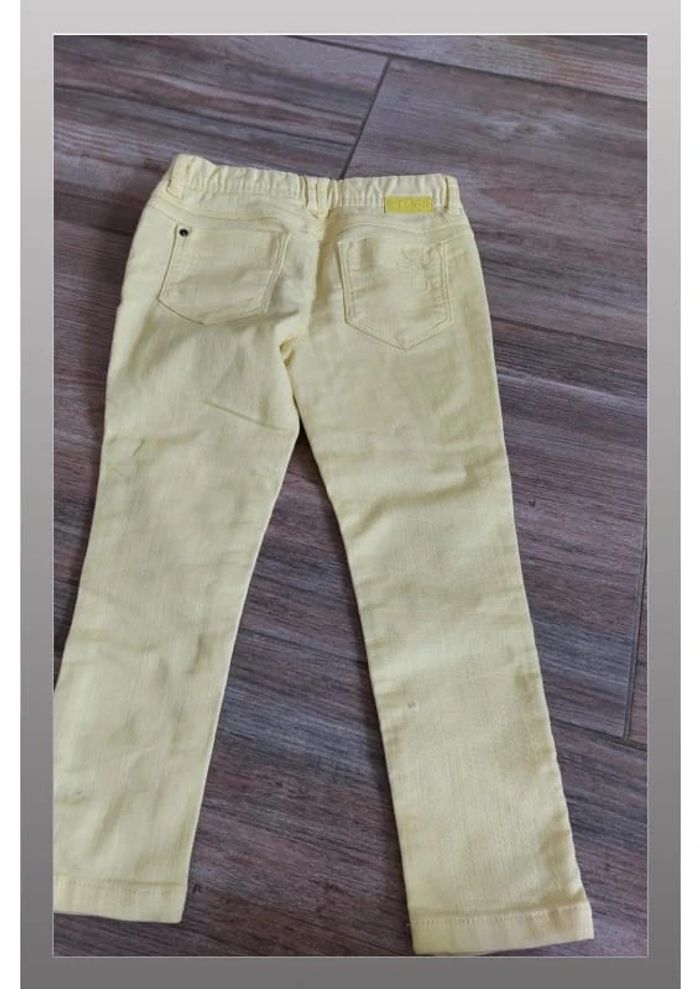 Joli jeans jaune oakidi 5 ans - photo numéro 3