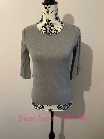 T-shirt manche courte ouverte extensible gris clair perles blanc col rond Miss Sara taille 36
