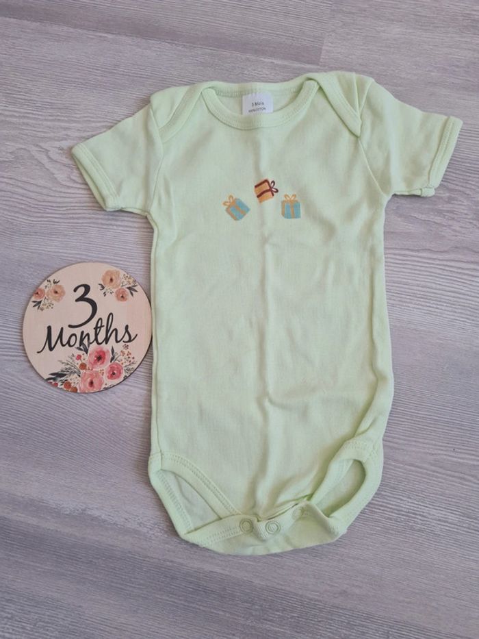 Lot bodies 3 mois MC - photo numéro 7