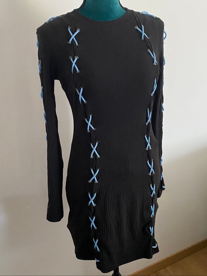Robe Hiver Missguided Noir lacets bleu - photo numéro 3