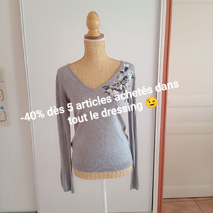 Promod haut gris brodé