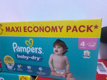 Couche Pampers taille 4 
