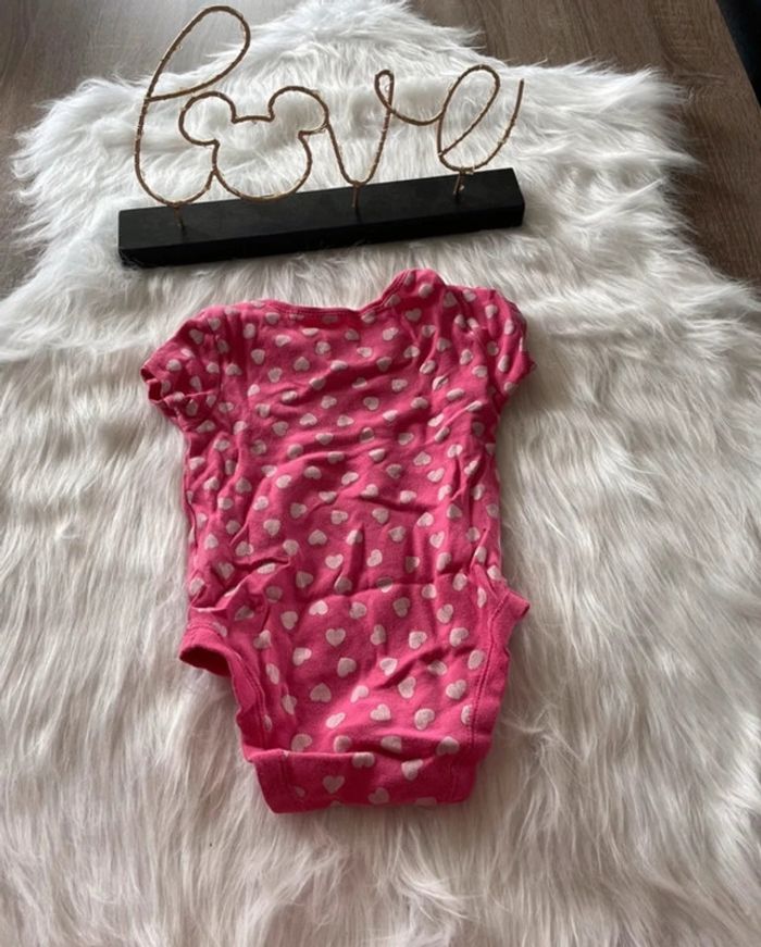 Jolie bodie coeurs taille 12/18 mois 🥰 de chez primark - photo numéro 3