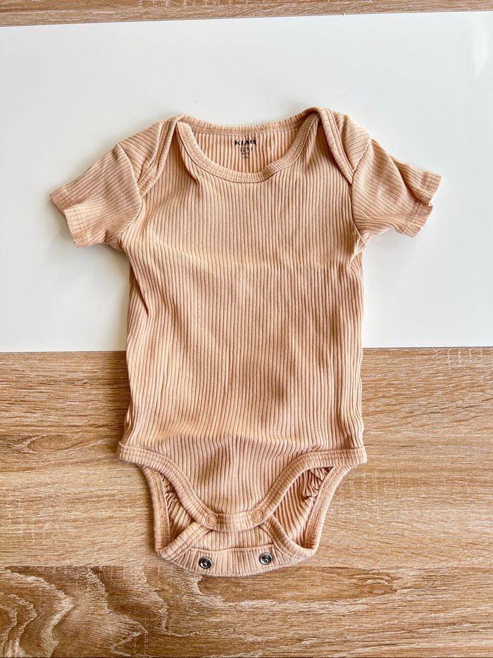 Lot bodies manches courtes fille 12 mois - photo numéro 10