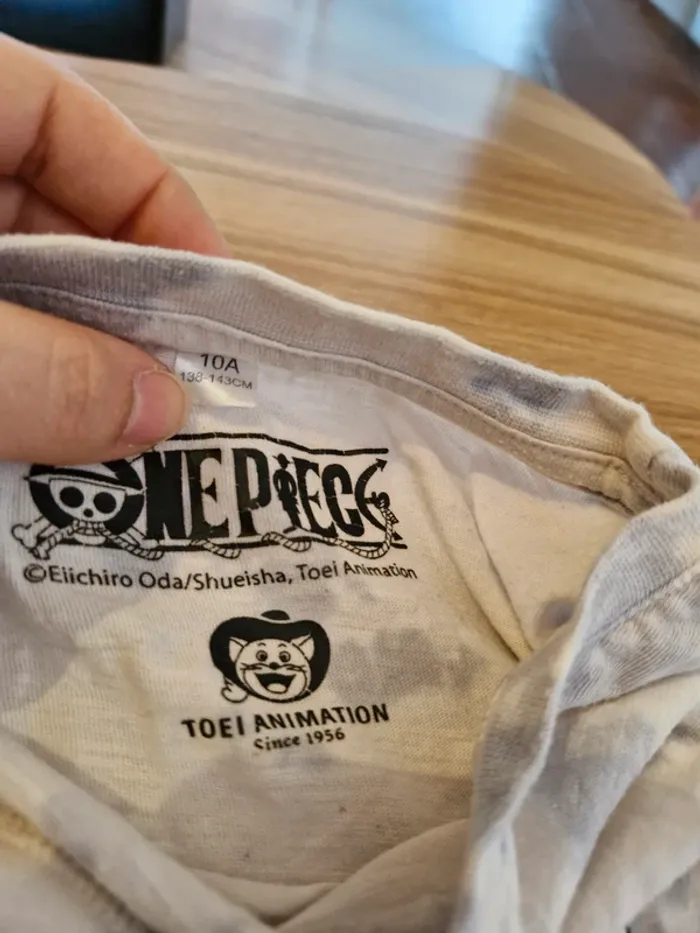 T-shirt One piece taille 10 ans - photo numéro 3