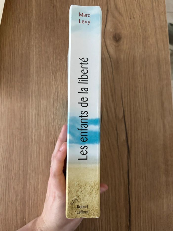 Livre Marc Lévy Enfants de la liberté - photo numéro 3