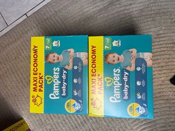 144 couches Pampers taille 7