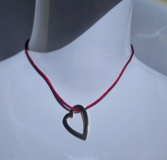 Collier cœur doré avec cordon satin rouge Clarins neuf