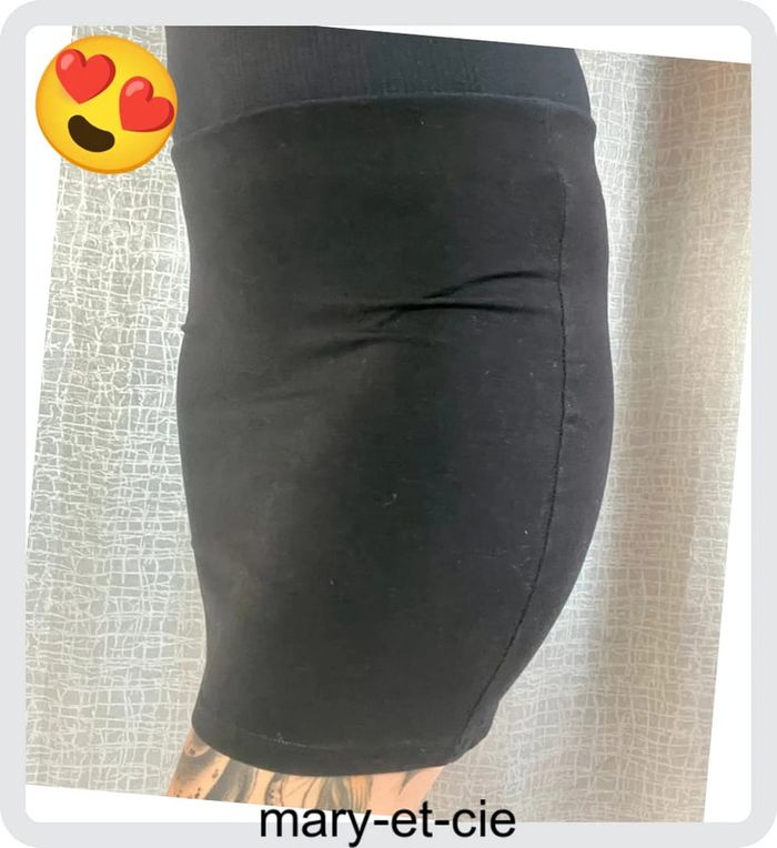SOLDÉ - Mini jupe noire moulante taille 36 , taille élastique - H&M - photo numéro 3