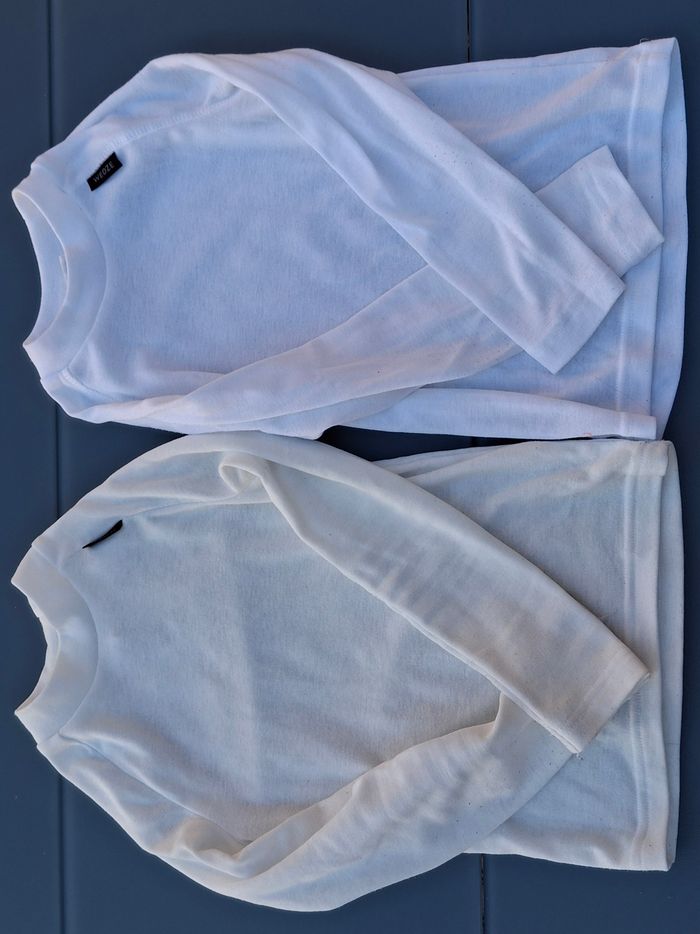 Lot deux sous pull blanc marque Décathlon taille 6 ans