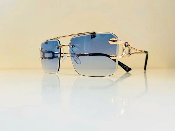 Lunette de soleil moxte dorée verres bleus dégradés UV protection catégorie 2 - photo numéro 10