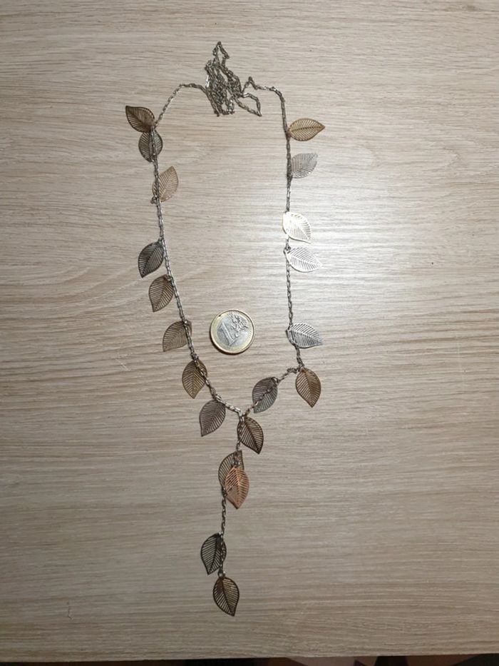 Ravissant sautoir vintage feuilles