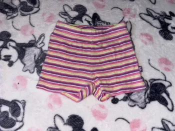Short fille
