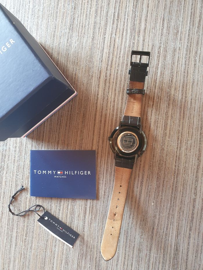 Magnifique montre Tommy Hilfiger 🖤 - photo numéro 8