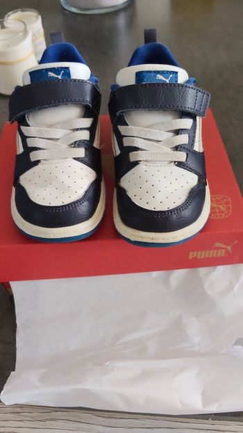 Tennis puma rebound V6 taille 25