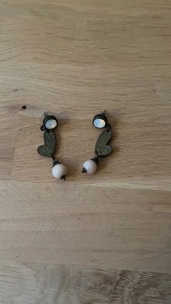 Boucle d’oreille doré et beige