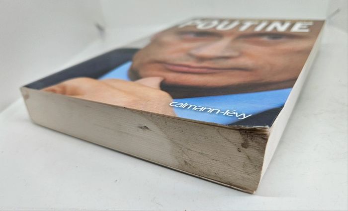 "Poutine", de Frédéric Pons.
Calmann-Lévy.
376 pages.
ISBN : 978.2.7021.5517.2 - photo numéro 5