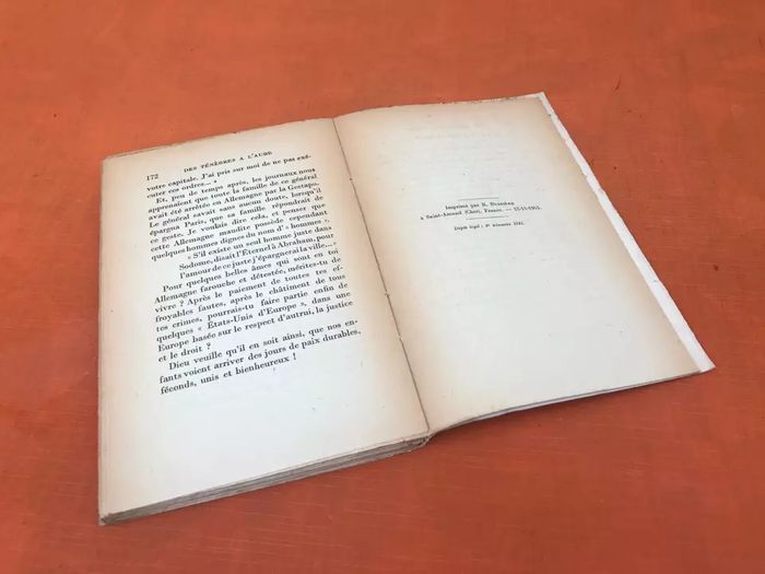 C. de Saint Pierre Des ténèbres à l' aube Journal d' une Française (10 Août-10 Septembre) (1945) - photo numéro 4