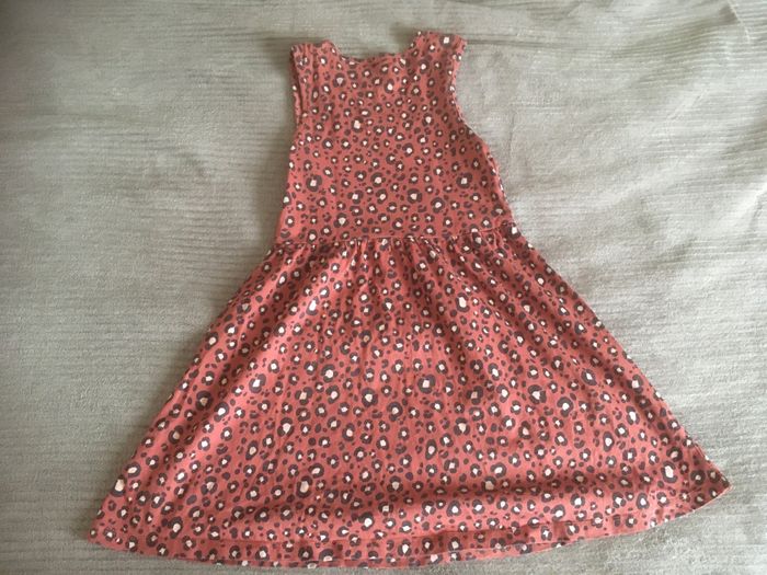 Robe  C&A taille 8 ans - photo numéro 2
