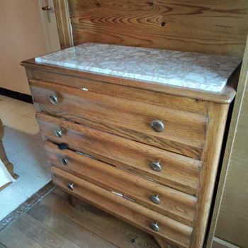 COMMODE AVEC PLAQUE EN MARBRE
