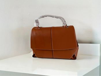 Sac neuf avec étiquette tendance et chic