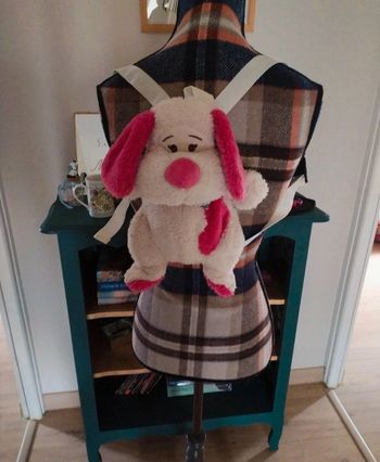 Sac à dos peluche chien rose et beige