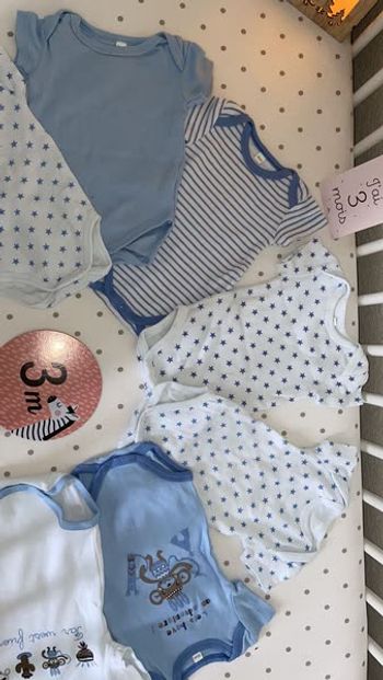 Lot de bodies KIABI BLANCS et BLEU